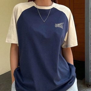DAZY Kontrast Mektup Baskılı Raglan Kısa Kollu Tişört
