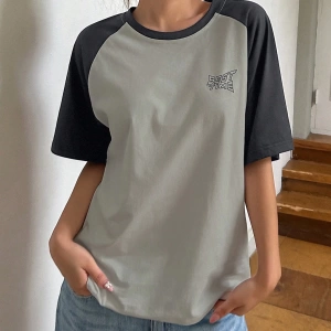 DAZY Kontrast Mektup Baskılı Raglan Kısa Kollu Tişört