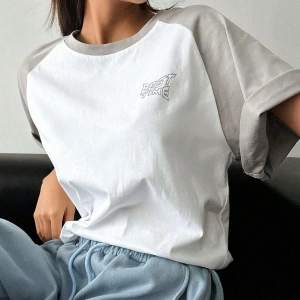 DAZY Kontrast Mektup Baskılı Raglan Kısa Kollu Tişört