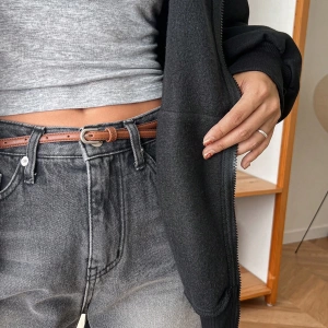 Dazy-Less 1 Adet Kadın Düz Renk İşlemeli Harf Polar Kapşonlu Sweatshirt Sweatshirt Model 5154