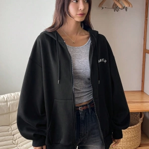 Dazy-Less 1 Adet Kadın Düz Renk İşlemeli Harf Polar Kapşonlu Sweatshirt Sweatshirt Model 5154