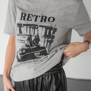 Dazy-Less Kadın Retro Desen Kısa Kollu Yazlık Tişört YOL BOYUNCA MANZARALAR 19DA MUTLU ZAMAN