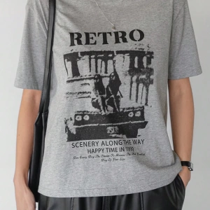 Dazy-Less Kadın Retro Desen Kısa Kollu Yazlık Tişört YOL BOYUNCA MANZARALAR 19DA MUTLU ZAMAN