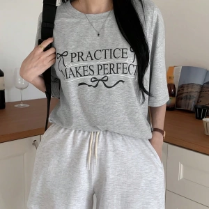 DAZY Loose Casual Letter Print Oversize Kadın Yuvarlak Yaka Düşük Omuz Tişört