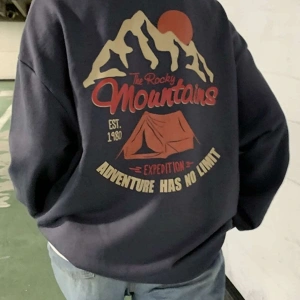 DAZY Mountain And Slogan Graphic Drop Shoulder Sweatshirt Gri