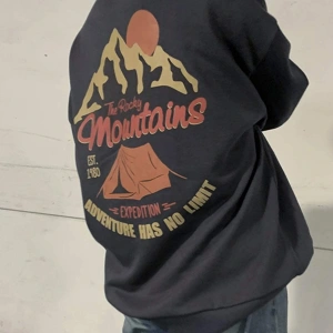 DAZY Mountain And Slogan Graphic Drop Shoulder Sweatshirt Gri