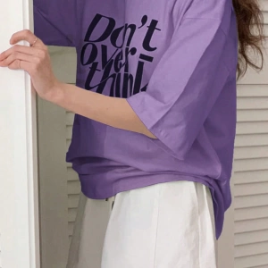 DAZY Slogan Grafik Düşük Omuz Tişört