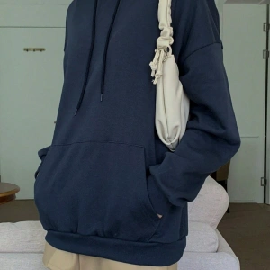 Dazy Star Sloganlı ve Kelebek Baskılı Düşük Omuzlu Kapüşonlu Üst MAVİRENK