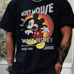Disney Disney İşbirliği Mickey Mouse Ve Arkadaşları Erkek Rahat Karikatür Baskılı Kısa Kollu