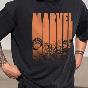 Disney Disney X Marvels The Avengers Erkek Rahat Karikatür Baskılı Kısa Kollu Tişört, Yaz