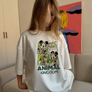 Disney Kadın Yaz Günlük Rahat Gevşek Yuvarlak Yaka Beyaz Kısa Kollu Tişört Sevimli Disne