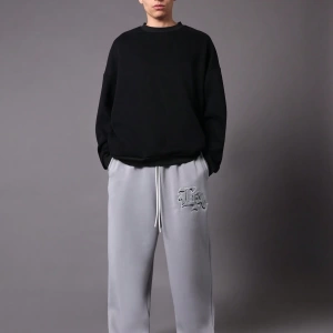 Drop Crotch Atletik Eşofman Altı Rahat Kesim Bol Jogger Pantolon İşlemeli Logo Kentsel