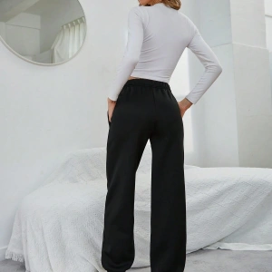 Düz Elastik Bel Eğimli Cepli Eşofman Altı