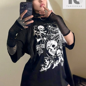 Düz Yuvarlak Yaka Tişört