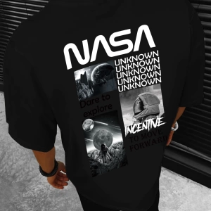 Erkek Astronot Ve Slogan Grafik Tişört