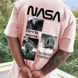 Erkek Astronot Ve Slogan Grafik Tişört