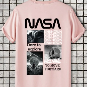Erkek Astronot Ve Slogan Grafik Tişört