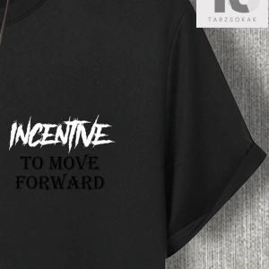 Erkek Astronot ve Slogan Grafikli Düşük Omuz Tişörtü