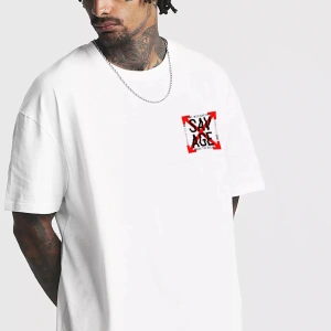 Erkek Beyaz Oversize Savage Baskılı T-shirt