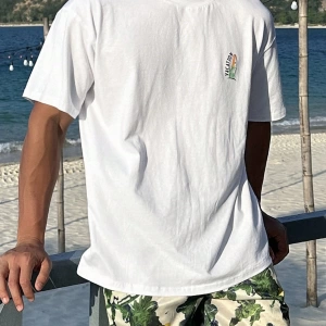 Erkek Beyaz Plaj ve Harf Baskılı Grafik Günlük Tişört, Yaz Tatil Stili