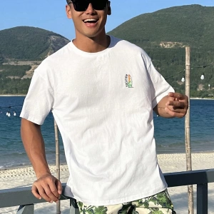 Erkek Beyaz Plaj ve Harf Baskılı Grafik Günlük Tişört, Yaz Tatil Stili