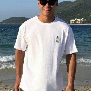 Erkek Beyaz Plaj ve Harf Baskılı Grafik Günlük Tişört, Yaz Tatil Stili