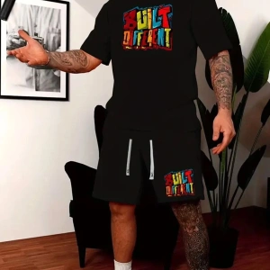 Erkek BeyazRenkli Built Different Baskılı Basic Oversize T-Shirt- Şort Takım strup0000000000014