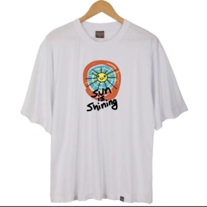 Erkek Beyaz Sun Is Shining Oversze Bisiklet Yaka Tshirt
