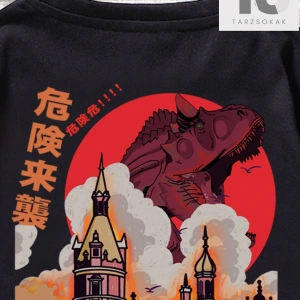 Erkek Binası ve Japonca Harf Grafikli Tişört