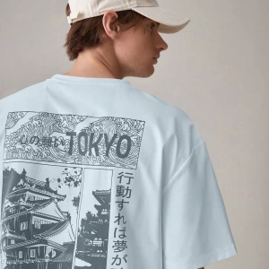 Erkek Bol Mimarlık ve Japon Baskılı Kısa Kollu Tişört