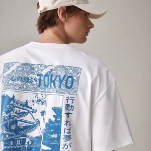 Erkek Bol Mimarlık ve Japon Baskılı Kısa Kollu Tişört