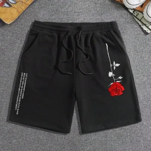 Erkek Çiçek Ve Slogan Baskılı Bağcıklı Bel Şortu Dışarı Çıkma Moda Bağcıkl
