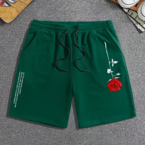 Erkek Çiçek Ve Slogan Baskılı Bağcıklı Bel Şortu Dışarı Çıkma Moda Bağcıkl