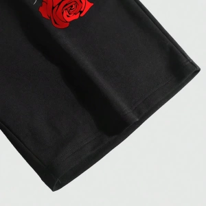 Erkek Çiçek Ve Slogan Baskılı Bağcıklı Bel Şortu Dışarı Çıkma Moda Bağcıkl