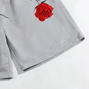 Erkek Çiçek Ve Slogan Baskılı Bağcıklı Bel Şortu Dışarı Çıkma Moda Bağcıkl