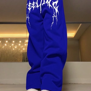 Erkek Genç Sokak Giyimi, Siyah, Beyaz ve Gri Renklerinde Düz Paça Eşofman Pant