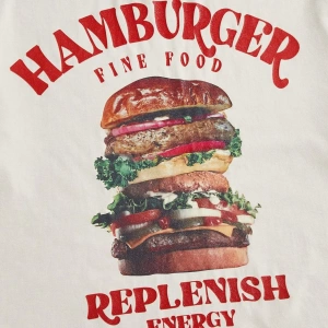 Erkek Hamburger & Harf Grafikli Düşük Omuzlu Büyük Boy Tişört