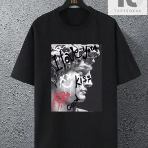 Erkek Heykel Ve Yazı Baskılı T-Shirt