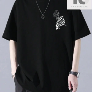 Erkek Kafatası El ve Harf Baskılı Tişört