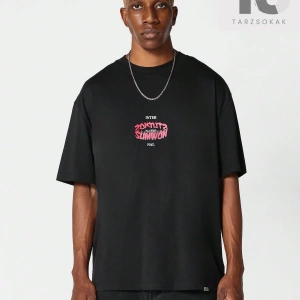 Erkek Kafatası El ve Poker Kartı Baskılı Tişört