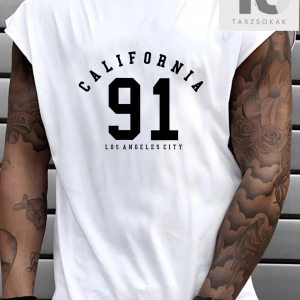 Erkek Kafatası ve Çiçek Desenli Kısa Kollu Tişört