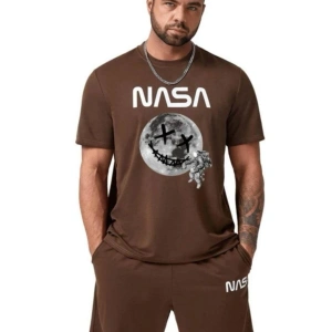 Erkek Kahverengi Alt Üst Nasa Astronot Baskılı Şort Tişört Takım
