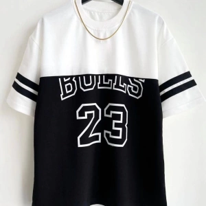 Erkek Siyah Beyaz Baskılı Bulls Oversize Bisiklet Yaka Tişört