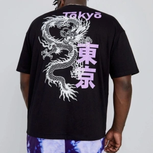 Erkek Siyah Tokyo Ejderha Baskılı Oversize Bisiklet Yaka Tişört