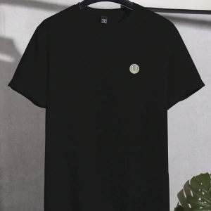 Erkek Slim Fit Grafik Yama Rahat Mürettebat Yaka Kısa Kollu Tişört, Yaz Erkek