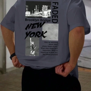 Erkek Slogan ve Gökdelenler Baskılı Tişört
