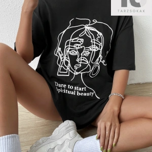 Figür ve Slogan Grafikli Düşük Omuzlu Tişört