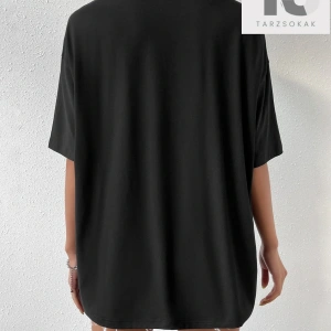 Figür ve Slogan Grafikli Düşük Omuzlu Tişört