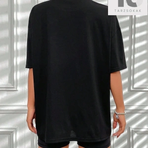 Figür ve Slogan Grafikli Düşük Omuzlu Tişört