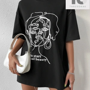 Figür ve Slogan Grafikli Düşük Omuzlu Tişört